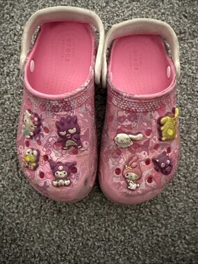Girls hello kitty Pink Clog Shoes with Character Charms size C12